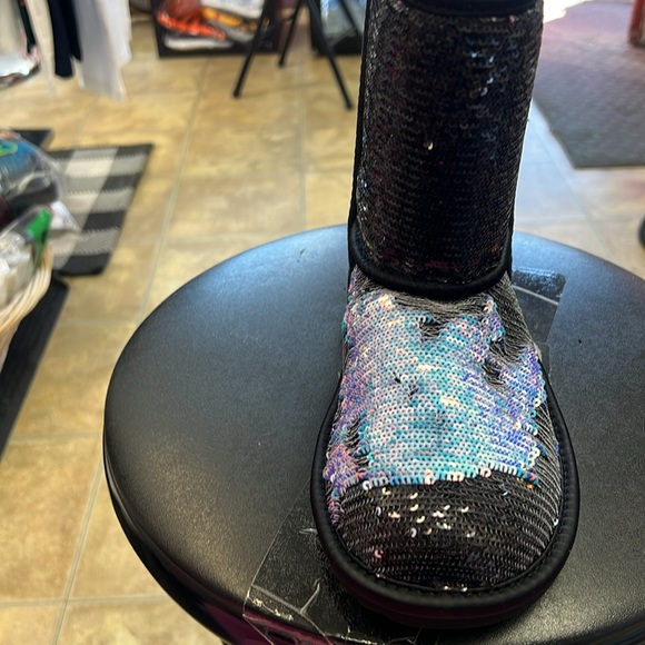 Women Boots - Picture 5 of 5